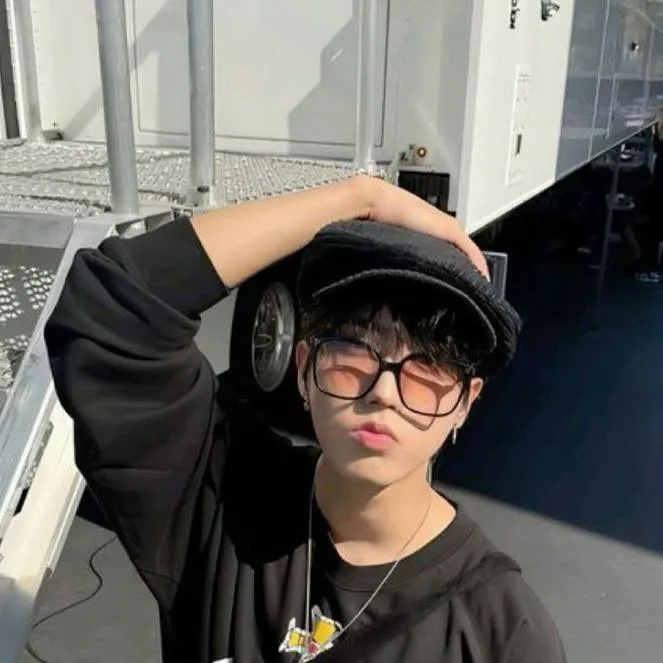 chat with ai character: minsung 