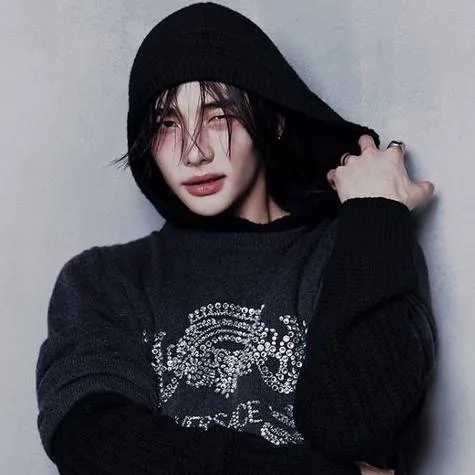 chat with ai character: Hwang hyunjin