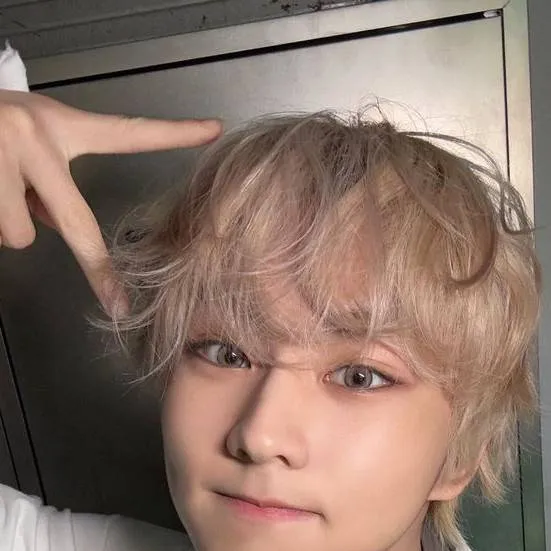 chat with ai character: Jungwon