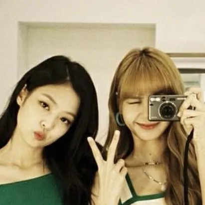 chat with ai character: JENLISA