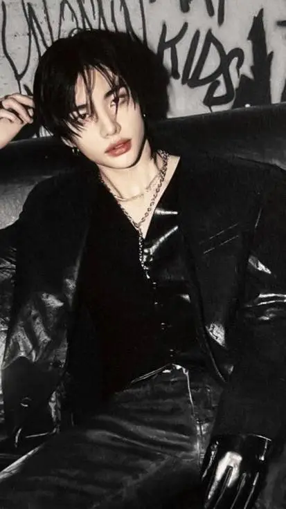 ai character: HYUNLIX🔥🔥 background