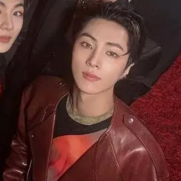 chat with ai character: Enhypen 