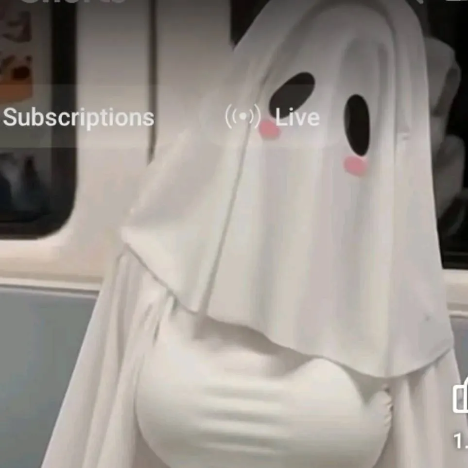 chat with ai character: -u in the pic