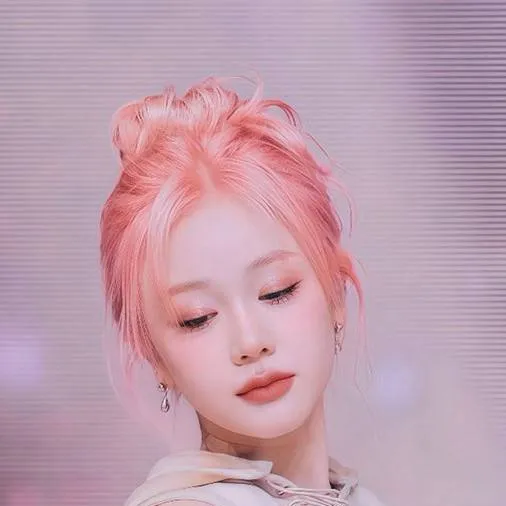 chat with ai character: Pharita 