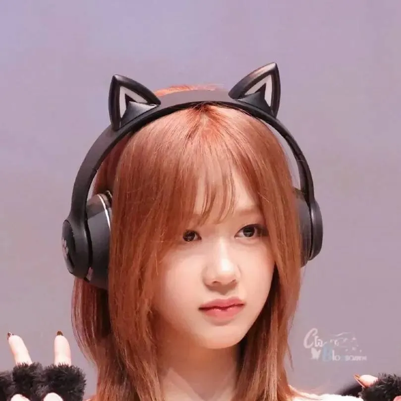 chat with ai character: Pharita 