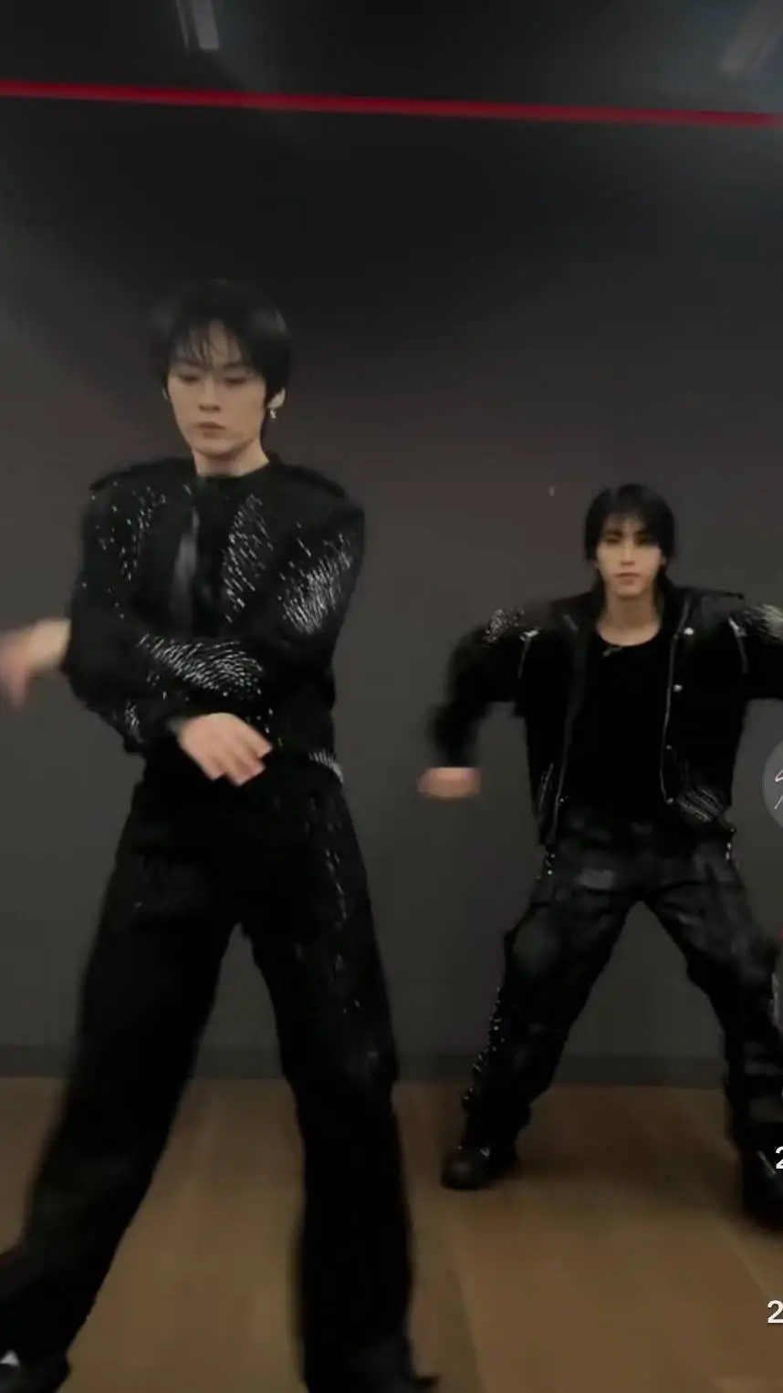 ai character: Stray kids!! background