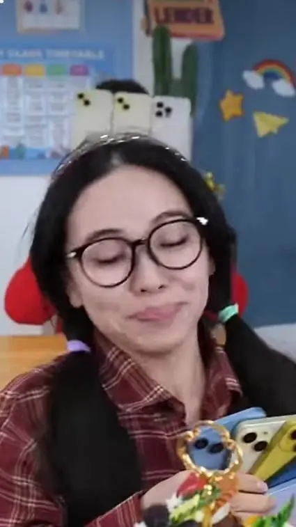 ai character: ur group chat background