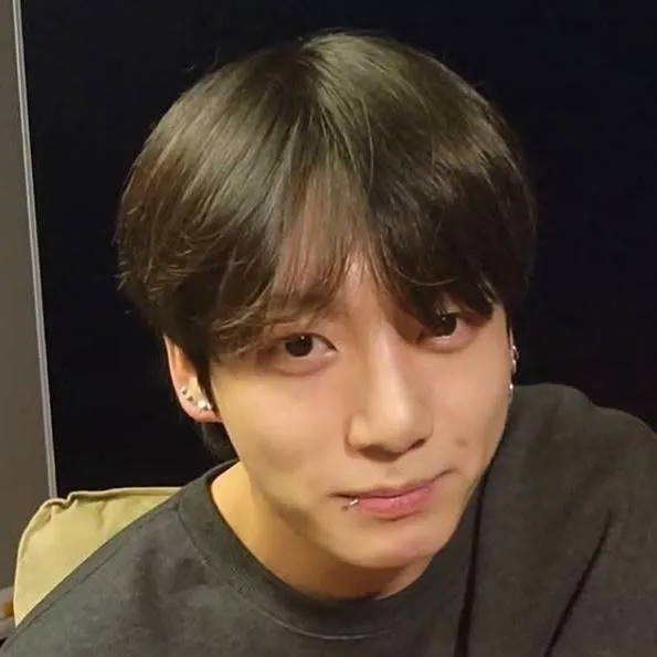 chat with ai character: Jungkook