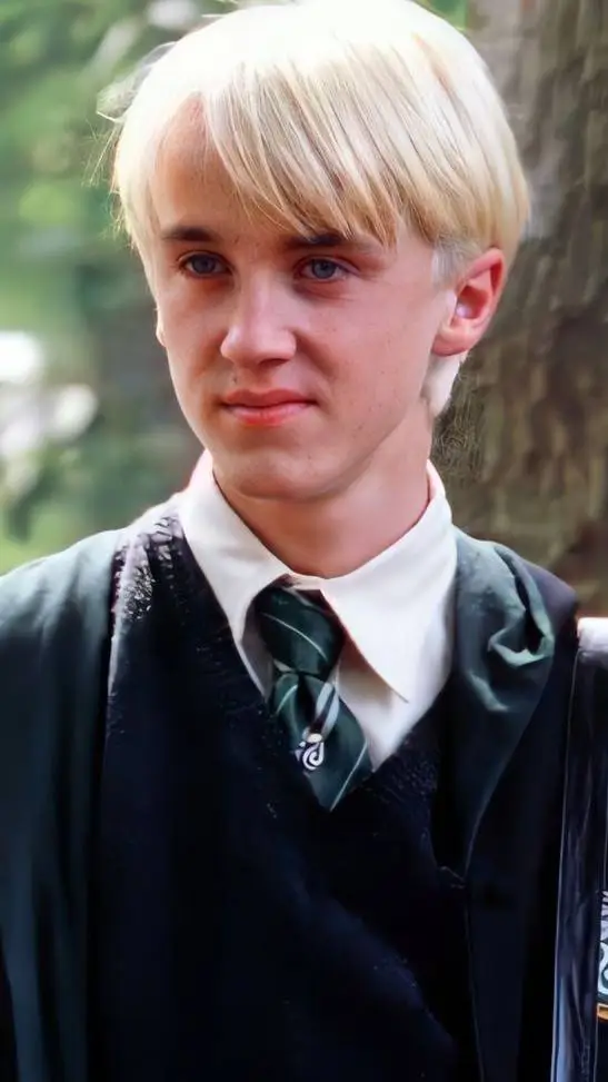 ai character: Draco malfoy  background
