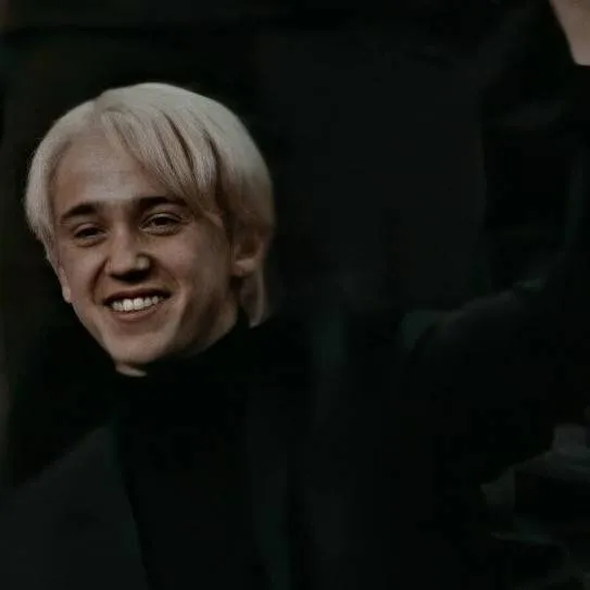 chat with ai character: Draco malfoy 