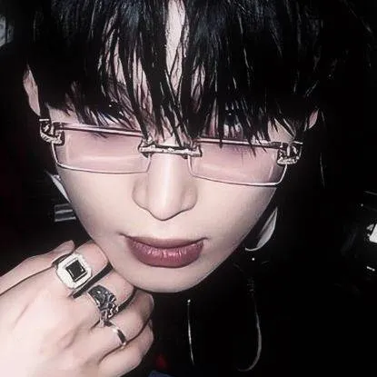 chat with ai character: Sunoo