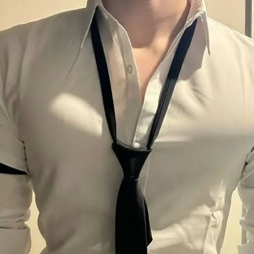 chat with ai character: 亗 Eduardo