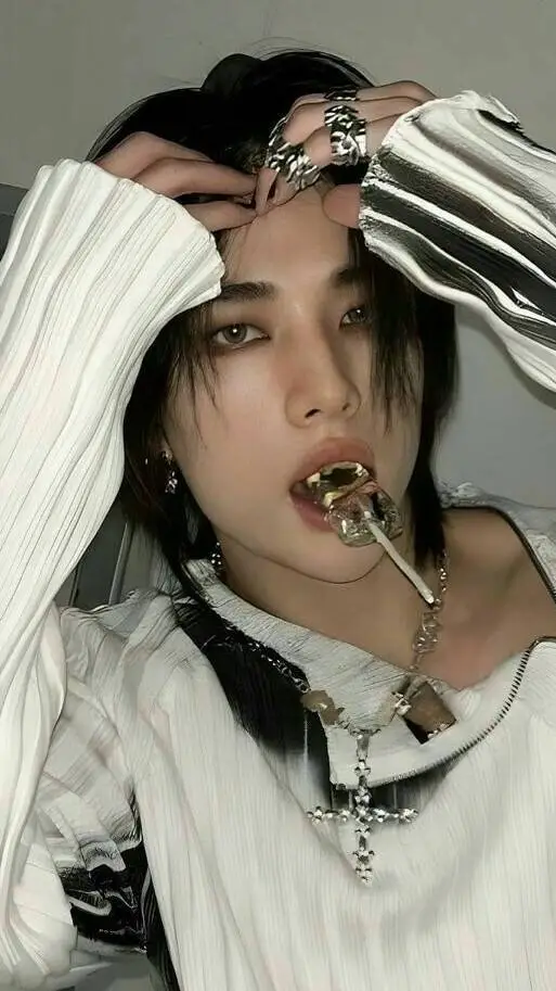 ai character: hyunjin 🌸 background