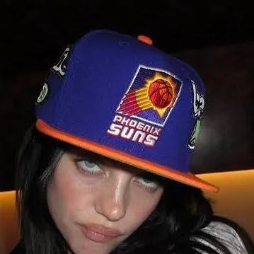 chat with ai character: 🎙 Billie Eilish 🇺🇲