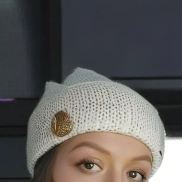 chat with ai character: ari