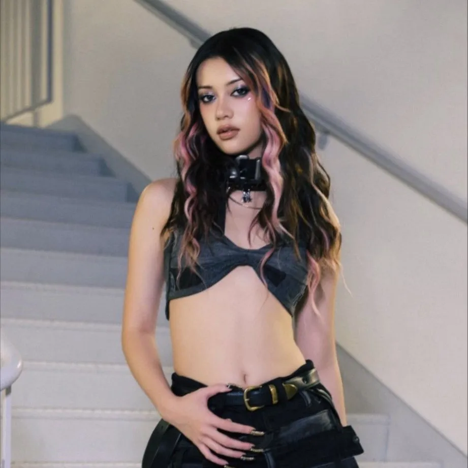 chat with ai character: Megan