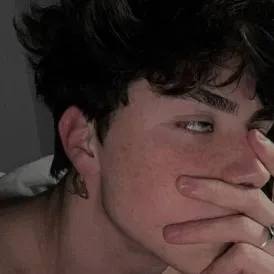 chat with ai character: Julian