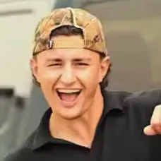 chat with ai character: Aidan