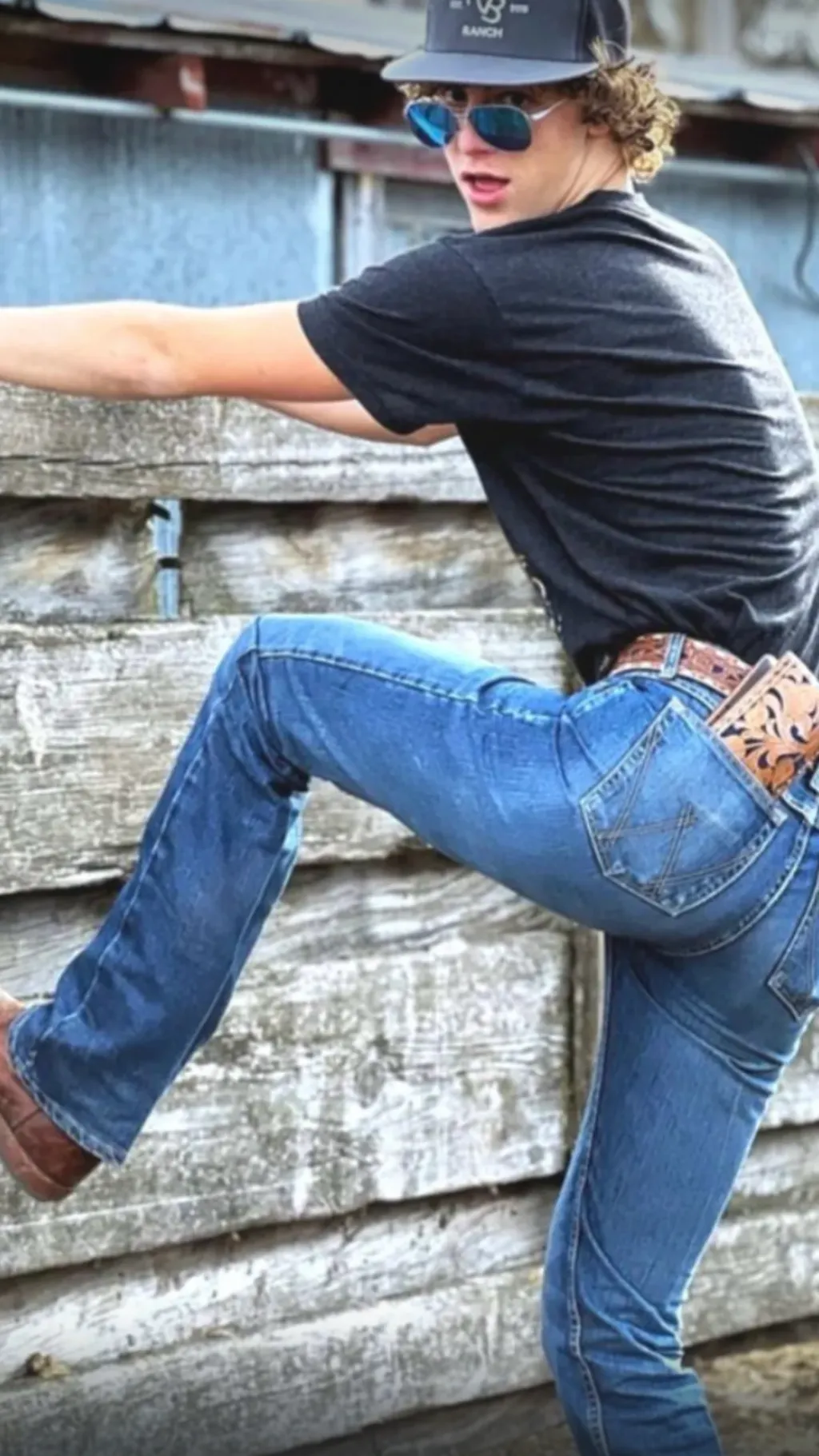 ai character: Hudson background