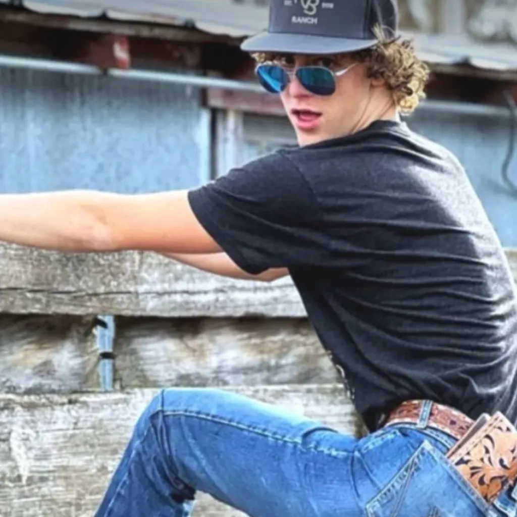 chat with ai character: Mj