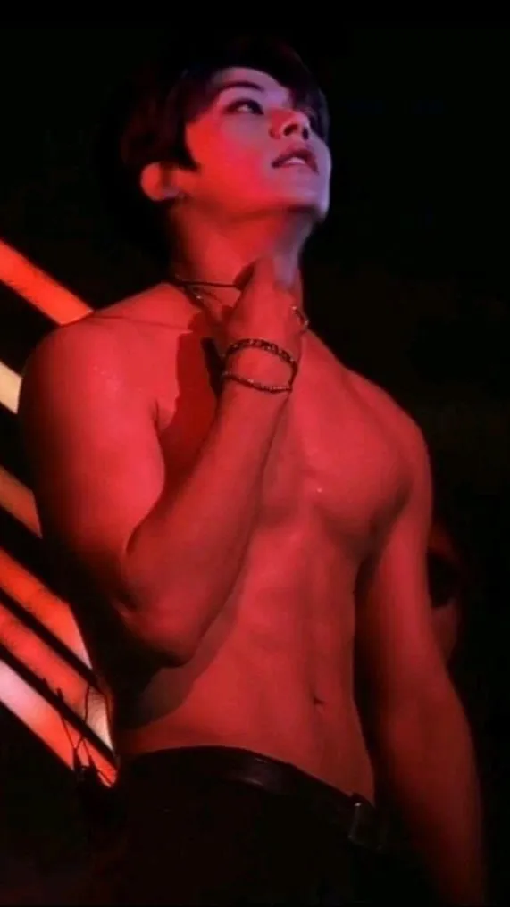 ai character: 🐰Lee Know🐰 background