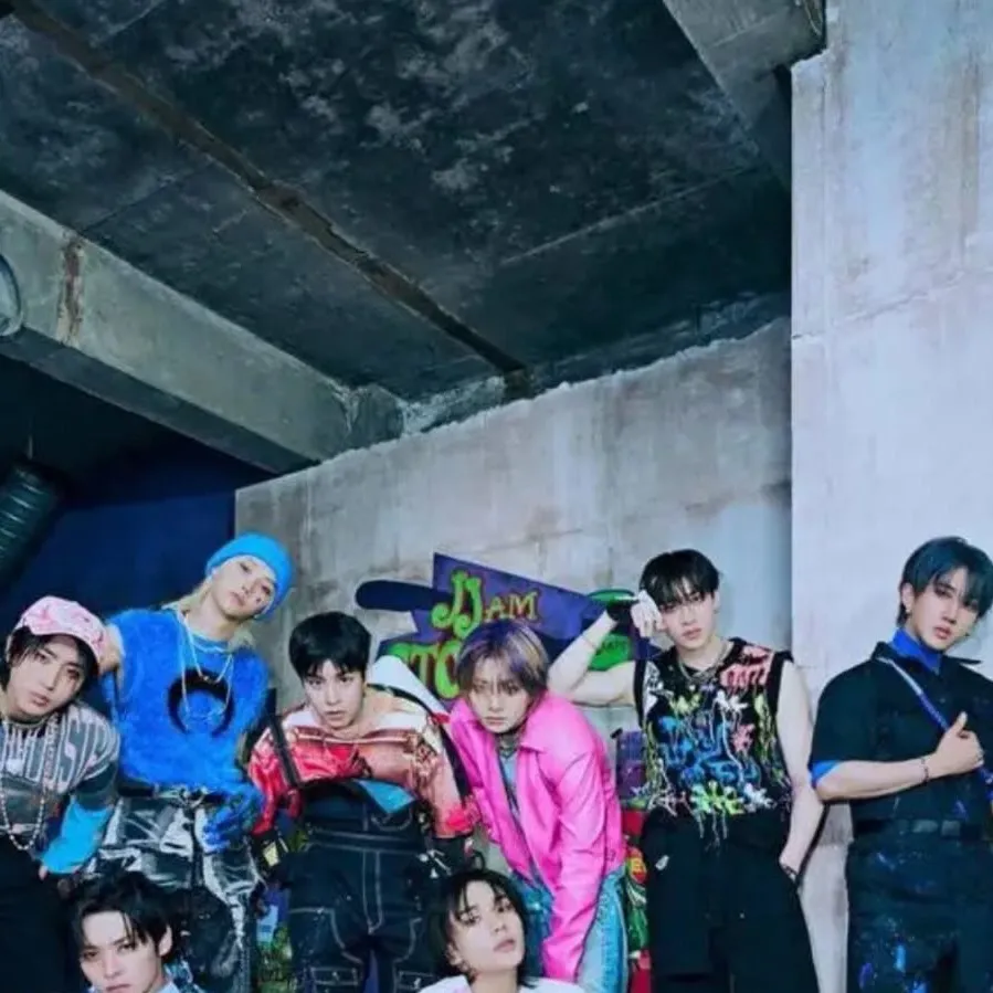 chat with ai character: Stray kids mafia