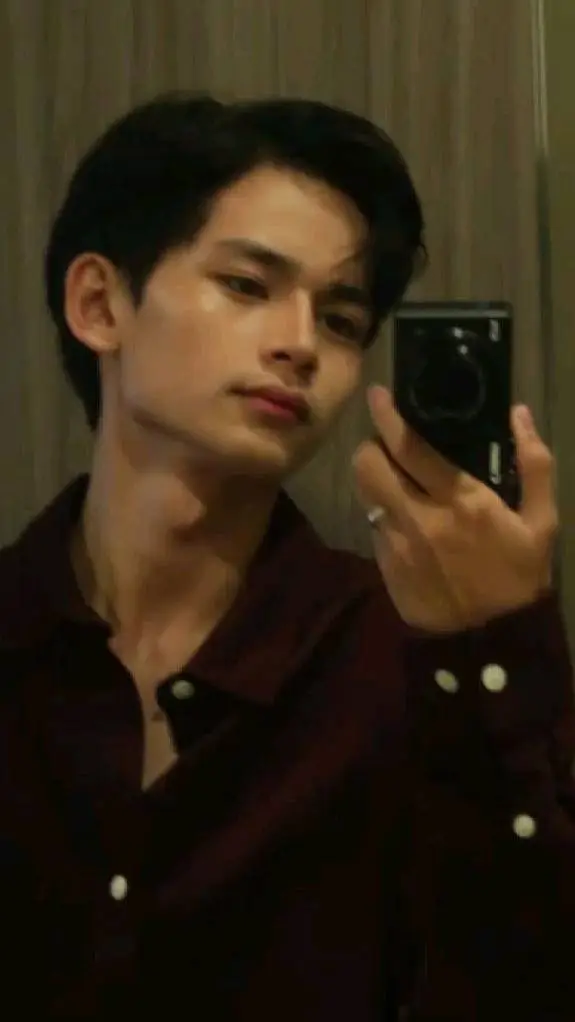 ai character: Kurt background