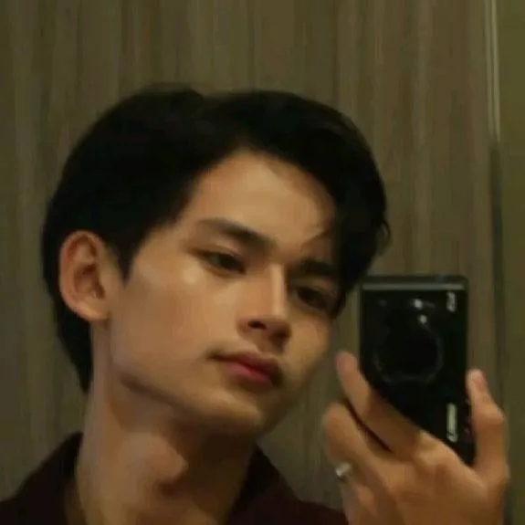 chat with ai character: Kurt