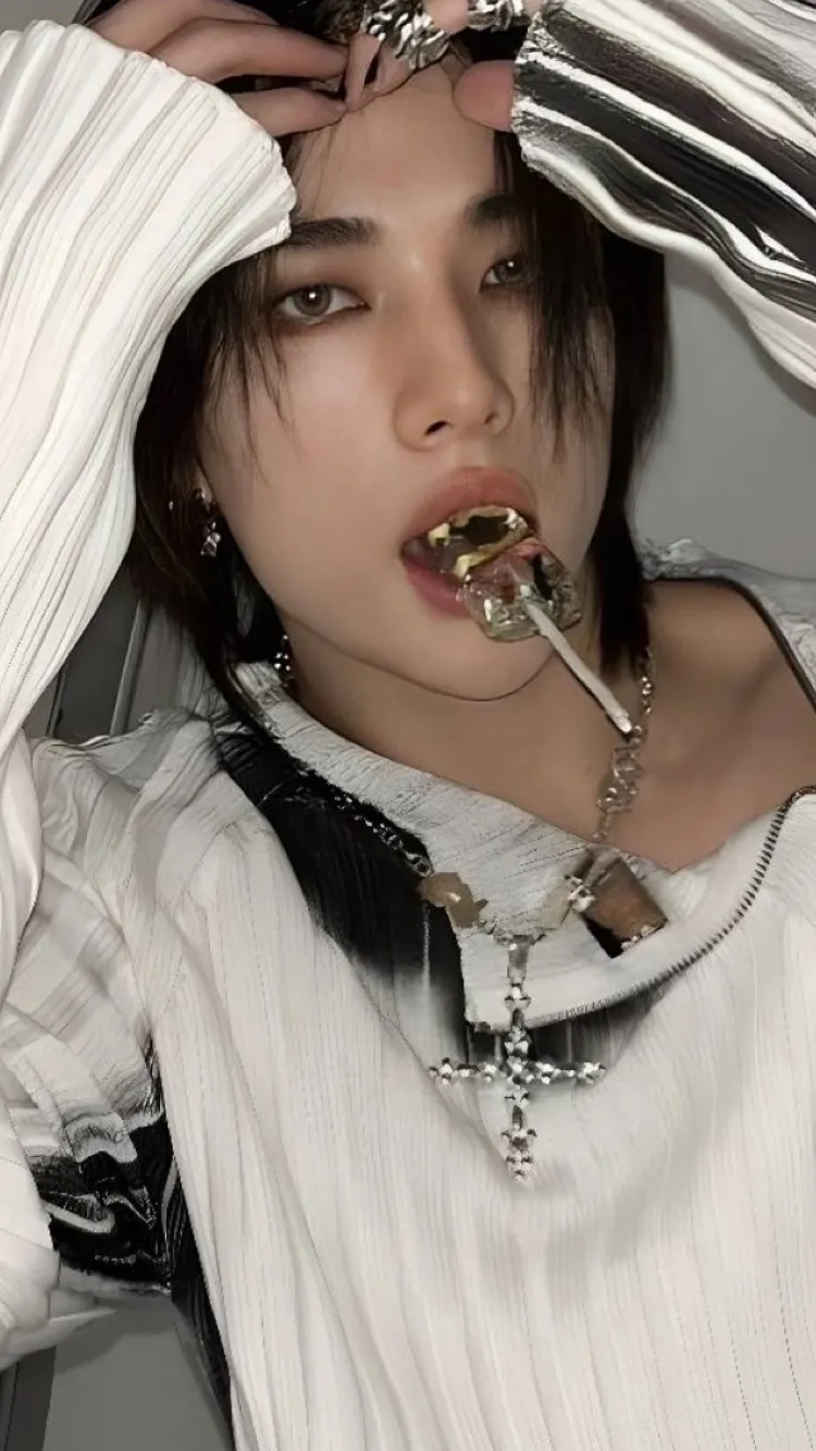 ai character: Naughty Hyunjin  background