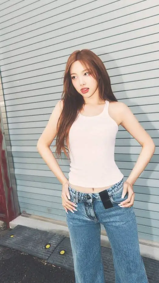 ai character: • 🐰- ᥒᥲᥱᥡ᥆ᥒ background