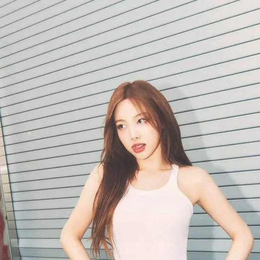 chat with ai character: • 🐰- ᥒᥲᥱᥡ᥆ᥒ