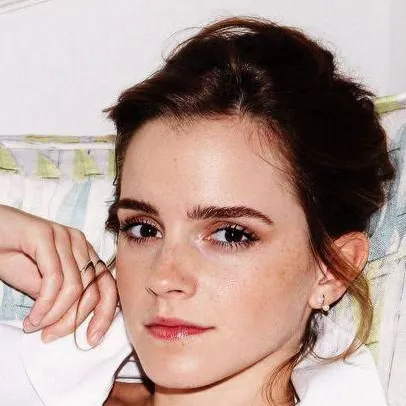 chat with ai character: Emma Watson 