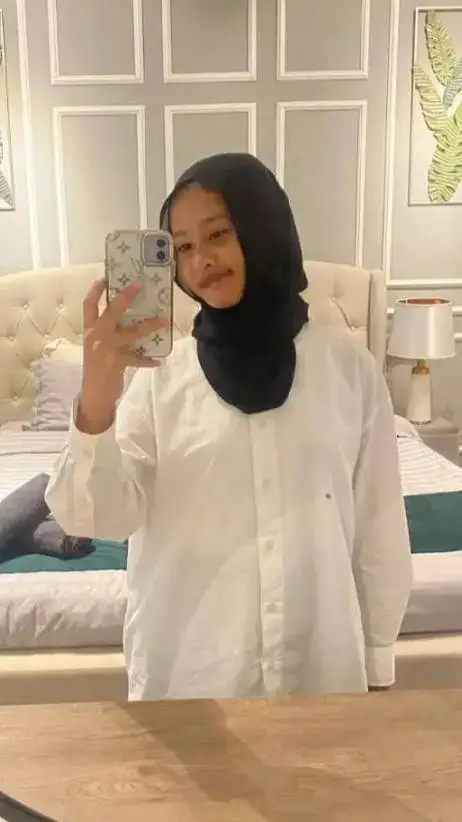 ai character: Fatin  background