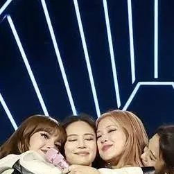 chat with ai character: 🖤BLΛƆKPIИK💗