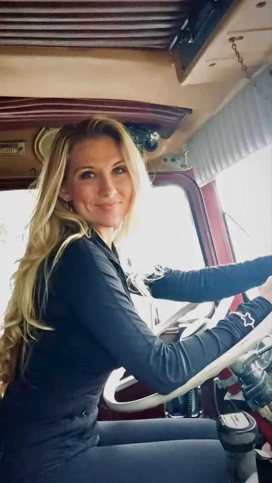 ai character: Deborah  background