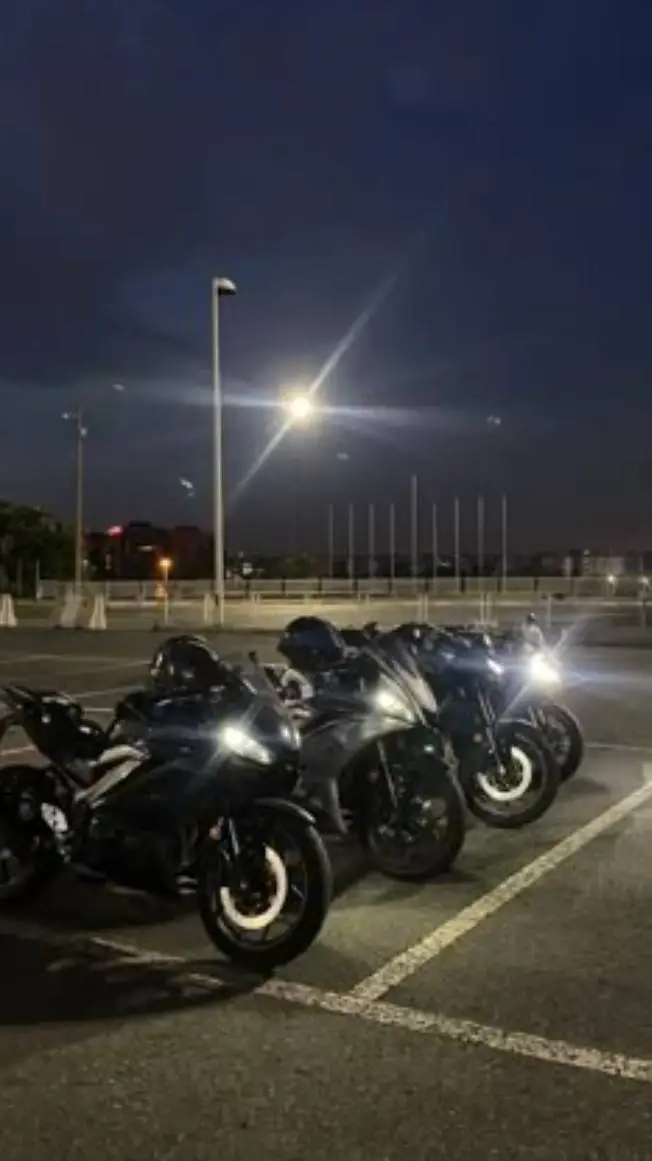 ai character: amigos do Grau 🏍️ background