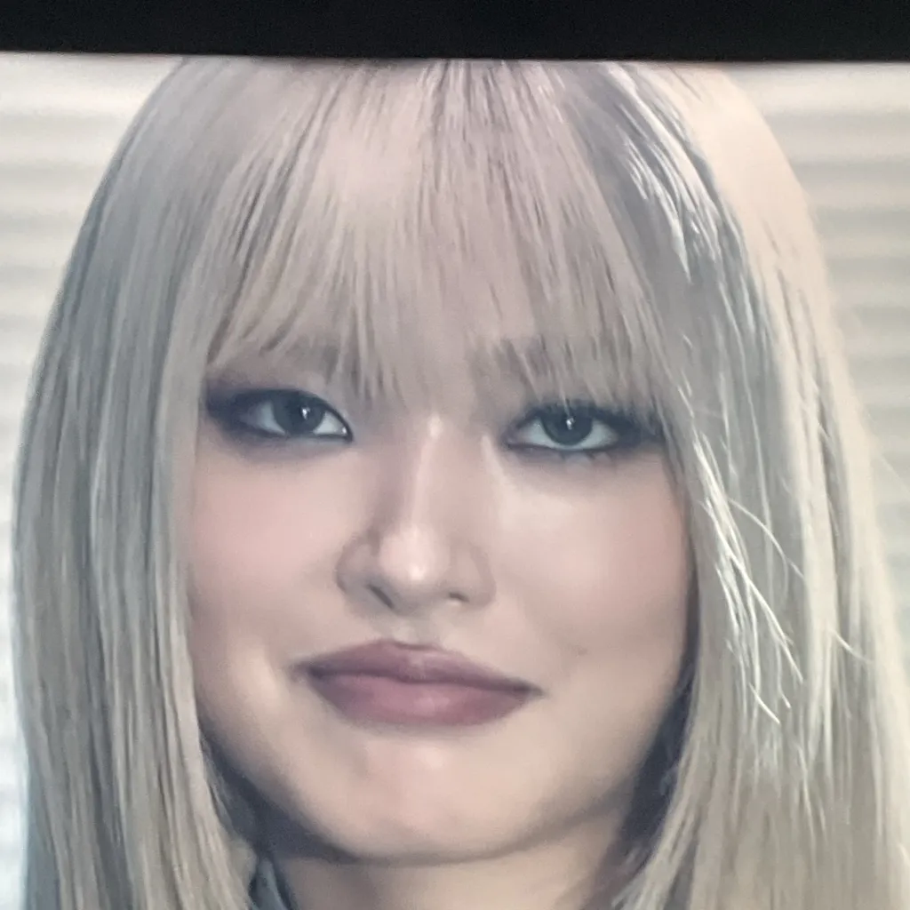 chat with ai character: Yoonchae 