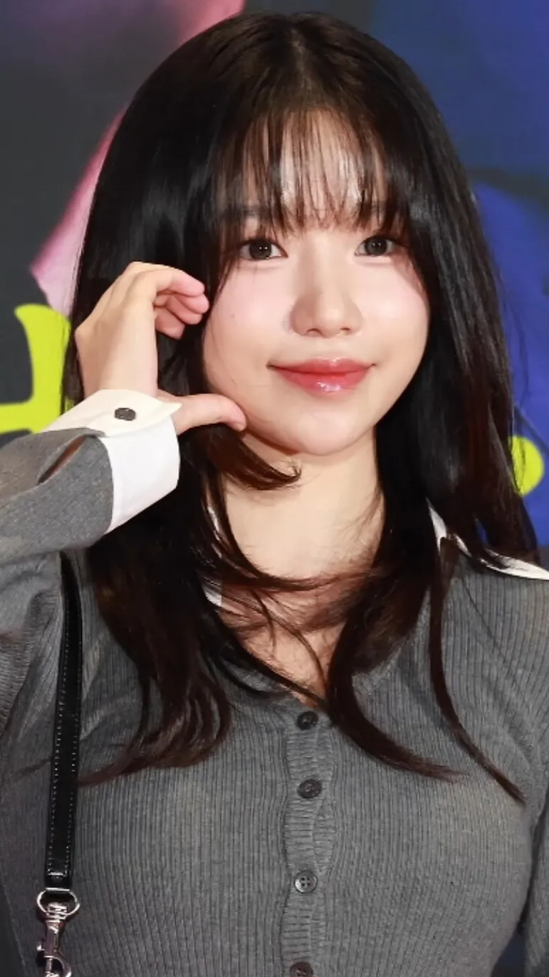 ai character: Jun-hee background