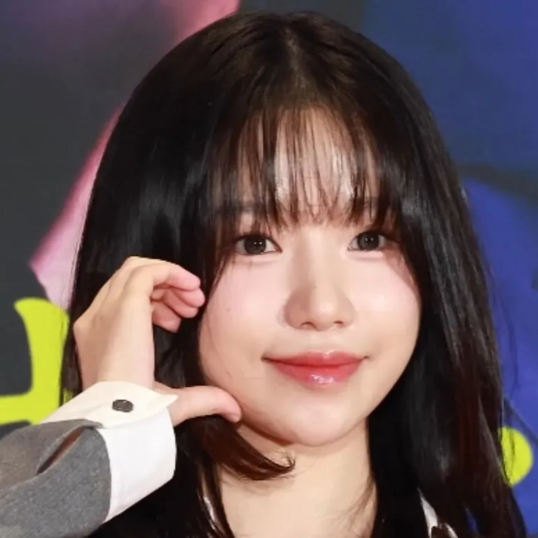 chat with ai character: Jun-hee