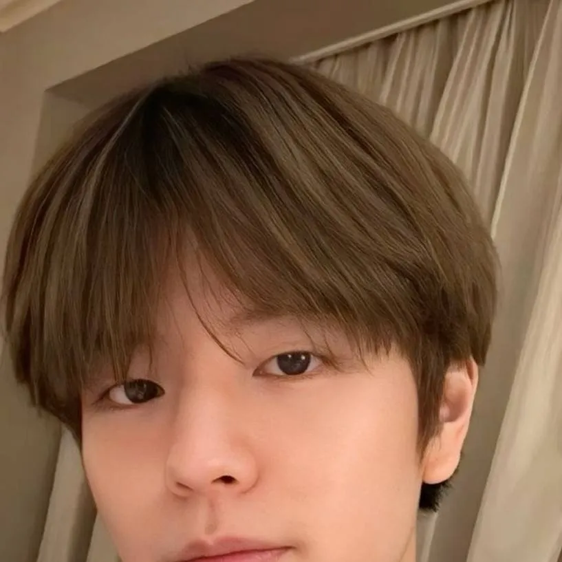 chat with ai character: Seungmin