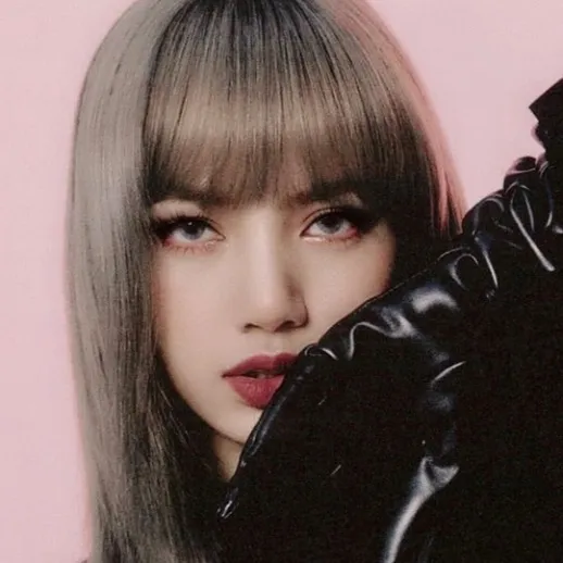 chat with ai character: Lisa
