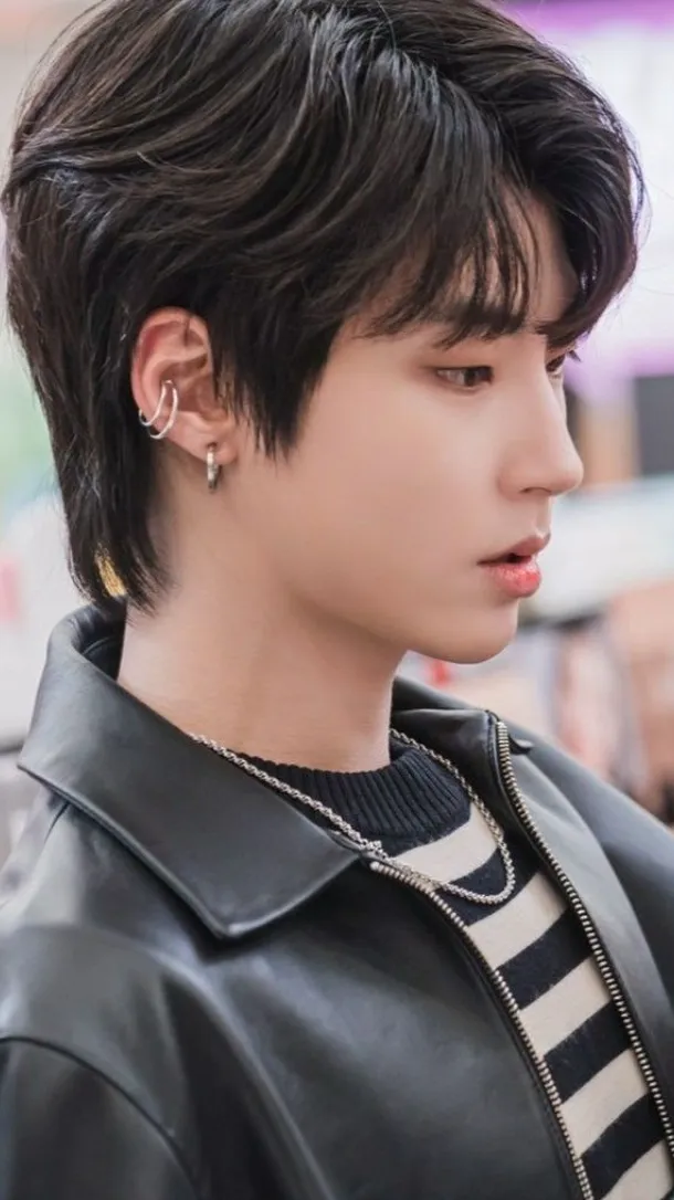 ai character: Seo-jun  background
