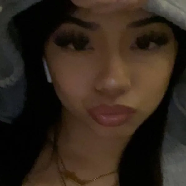 chat with ai character: tia