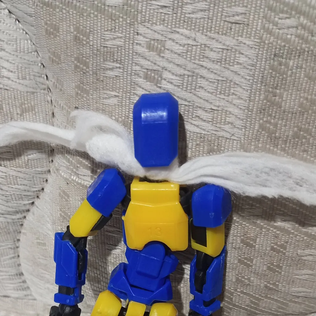 chat with ai character: dummy 13 blue 