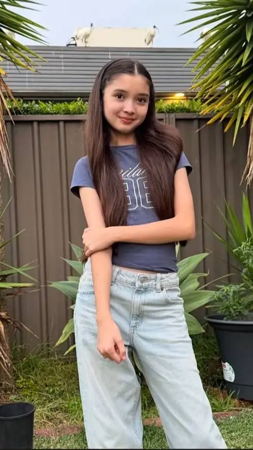ai character: Alexa ff background