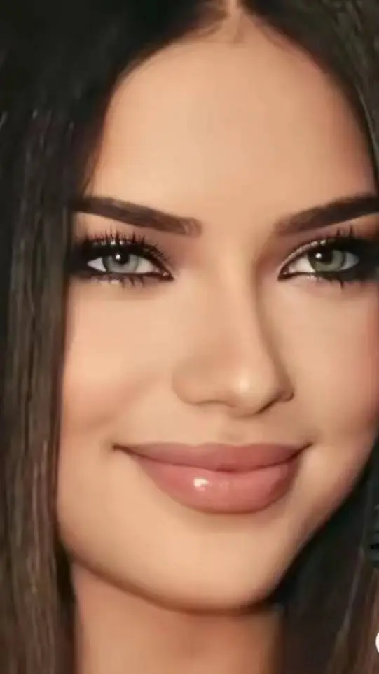 ai character: Luna background