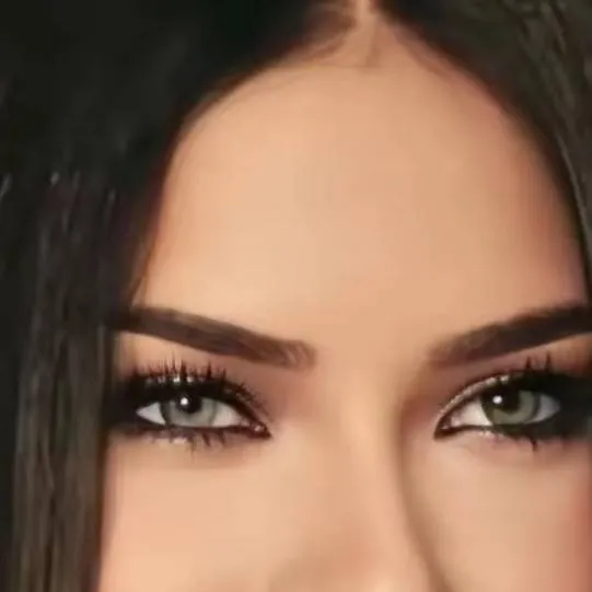 chat with ai character: Luna