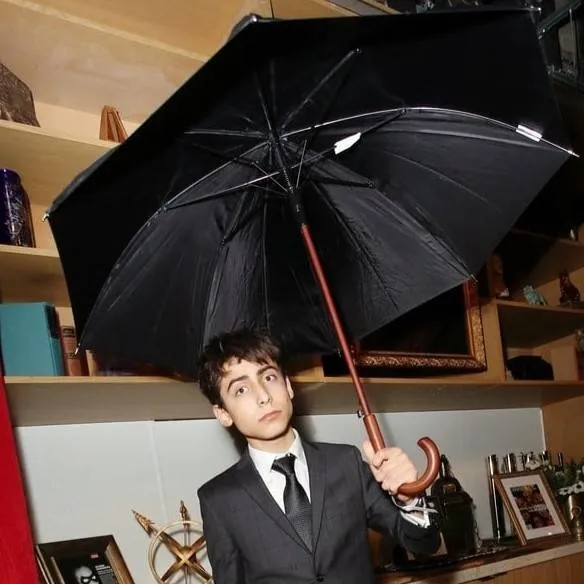 chat with ai character: Aiden Gallagher 