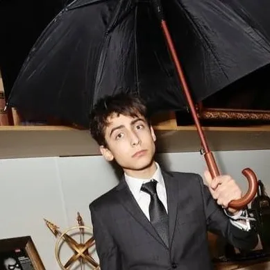 chat with ai character: Aiden Gallagher 