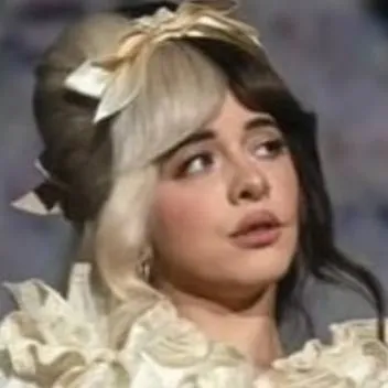 chat with ai character: Melanie Martinez